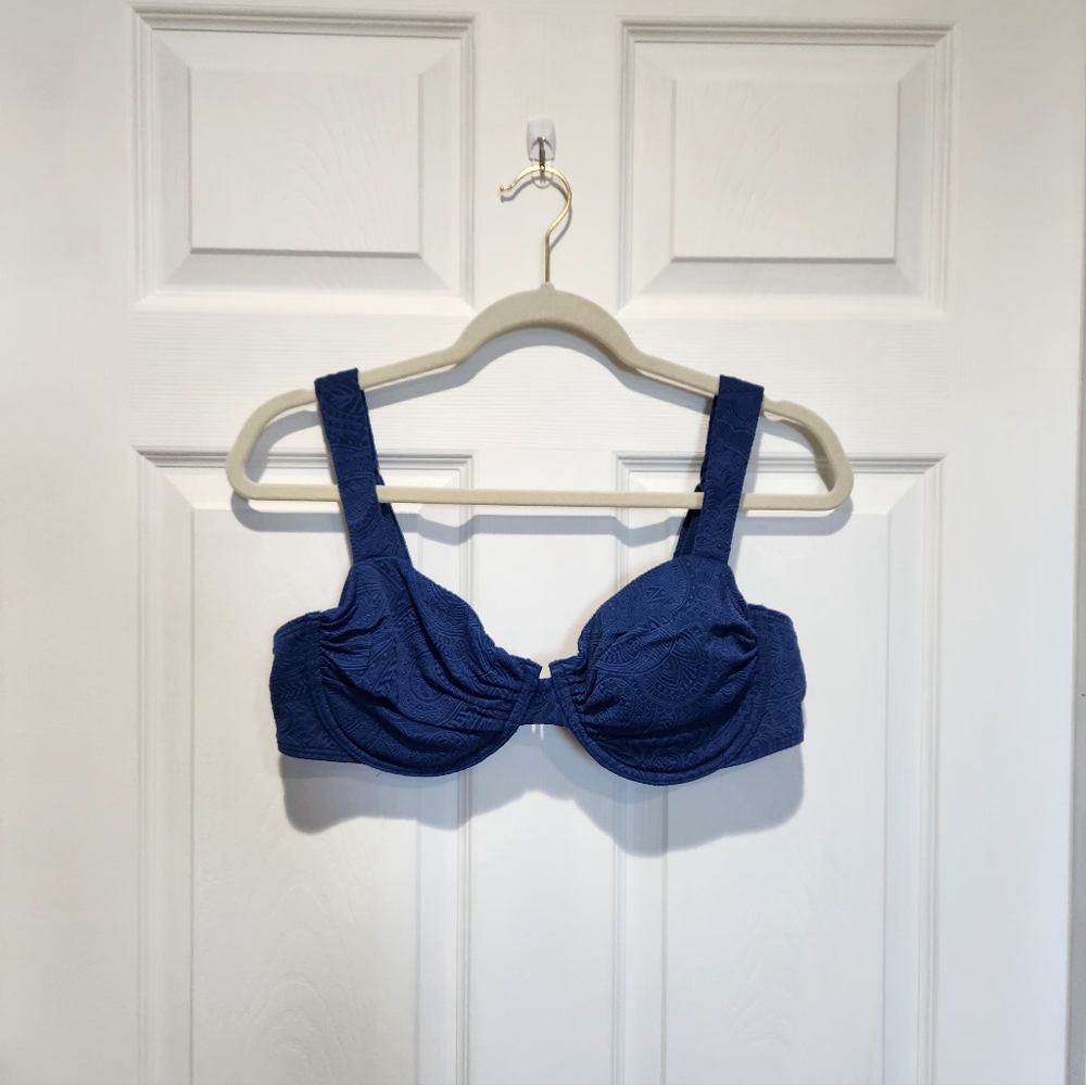 Hollister Underwire Blue Pasiely Print Swim Top